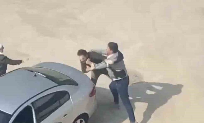 Bursa’da yol kavgası karıştı: Sopalar, yumruklar, terlikler havada uçuştu 1 bursada yol kavgasi karisti sopalar yumruklar terlikler havada ucustu 722d87cc5538 |