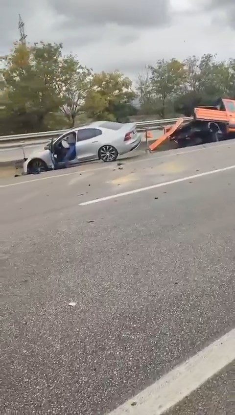 bursada zincirleme kaza 3u agir 4 yarali bdb5edbca5a9 |