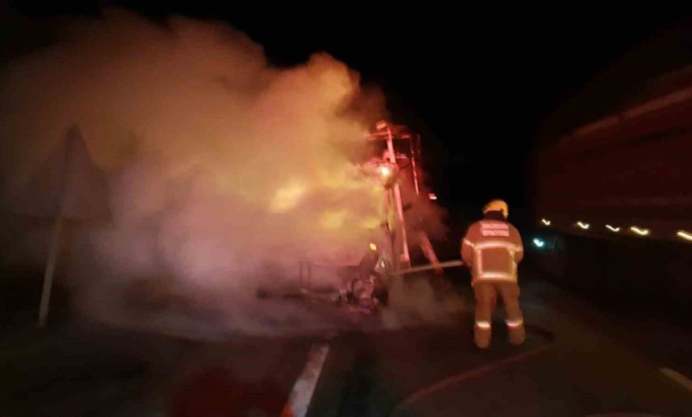 Çanakkale-Bandırma Karayolu’nda gece saatlerinde araç yangını 1 canakkale bandirma karayolunda gece saatlerinde arac yangini d3ef7e3eb6ca |