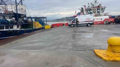 canakkale bogazinda balikcilar denizde cirpinan bir kisiyi kurtardi 5a62b7a3fc77 |