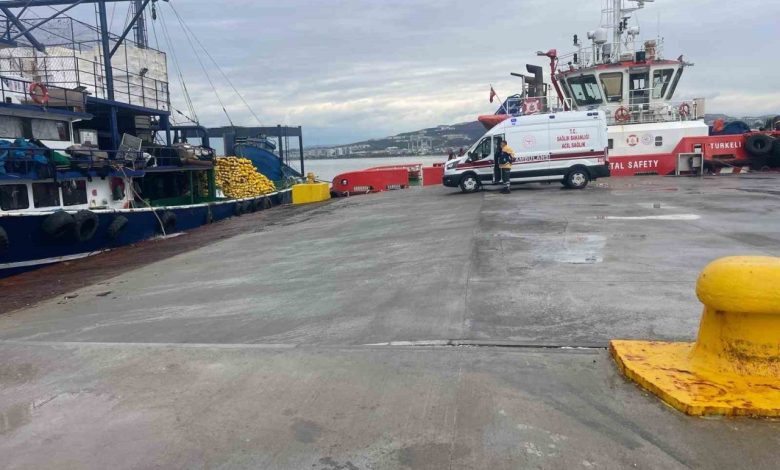 canakkale bogazinda balikcilar denizde cirpinan bir kisiyi kurtardi 5a62b7a3fc77 |