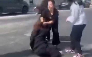 canakkalede bir akran zorbaligi vakasi daha saclarindan tutup surukledi a17a000a49f8 |