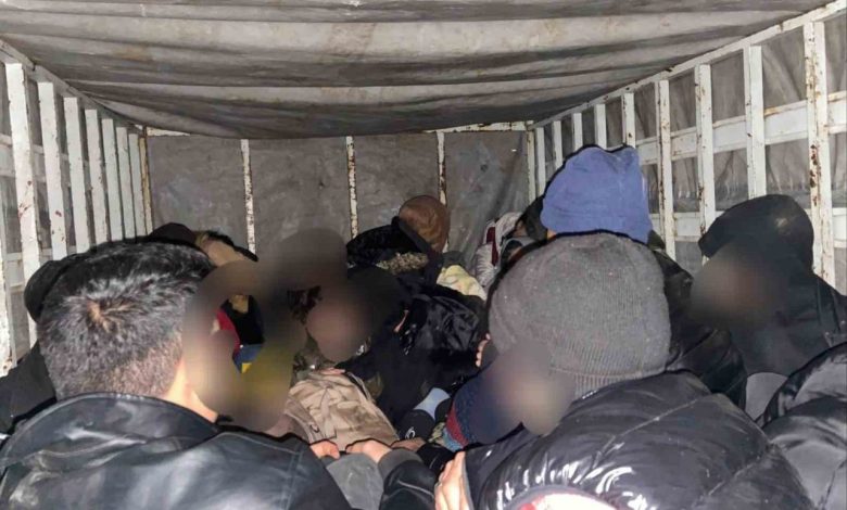 canakkalede gocmen kacakciligi operasyonu 4 organizator ile 75 kacak gocmen yakalandi de166a3b8978 |