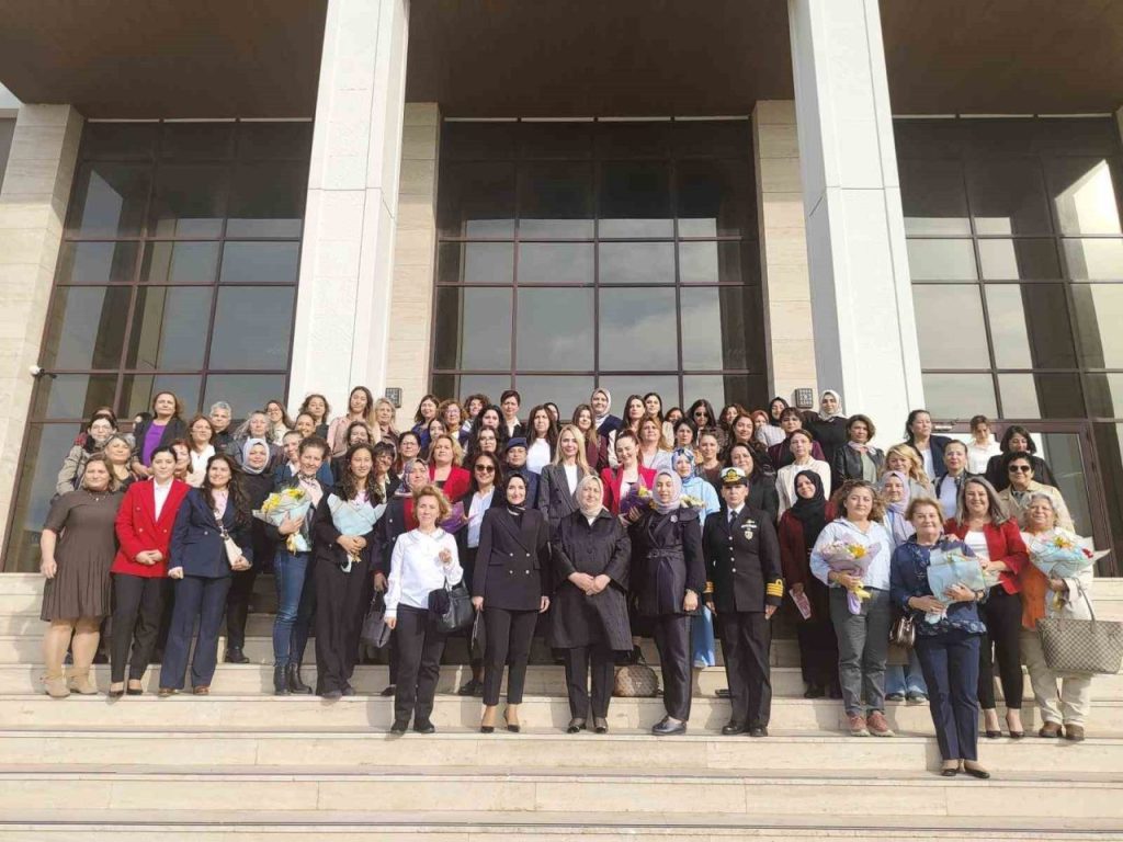 canakkalede gonul elcileri ile koruyucu aile farkindalik toplantisi duzenlendi 6d31641ae720 |