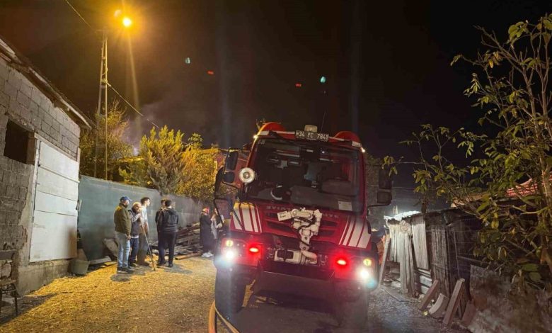 Çatalca’da samanlık yangını eve sıçradı, 4 hayvan telef oldu 1 catalcada samanlik yangini eve sicradi 4 hayvan telef oldu b2289f98410b |