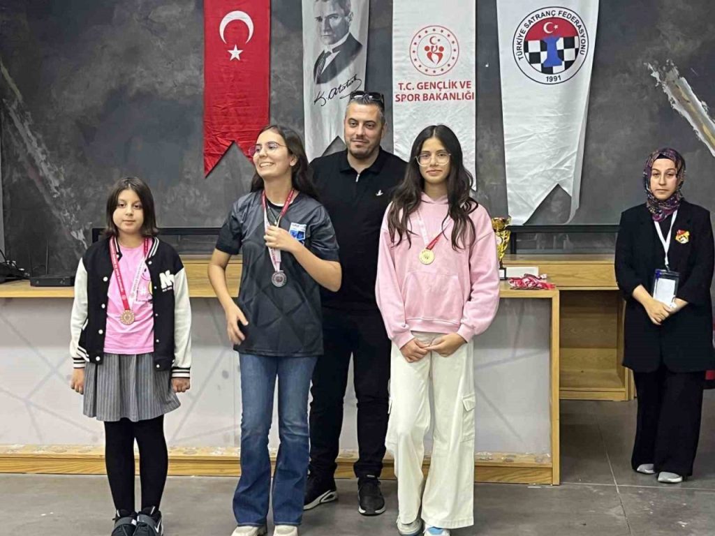 cesme belediyespor genc satranccilarindan gururlandiran basari e4e8680ce984 |