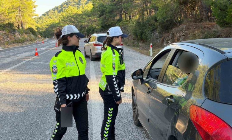 Çeşme-İzmir eski yolunun trafik güvenliği kadın polis memurlarına emanet 1 cesme izmir eski yolunun trafik guvenligi kadin polis memurlarina emanet 381532036989 |