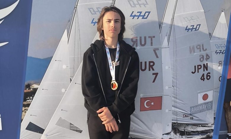 Çeşmeli genç yelkenci Deniz Alan Türkiye şampiyonu oldu 1 cesmeli genc yelkenci deniz alan turkiye sampiyonu oldu cb34a14ea3e9 |