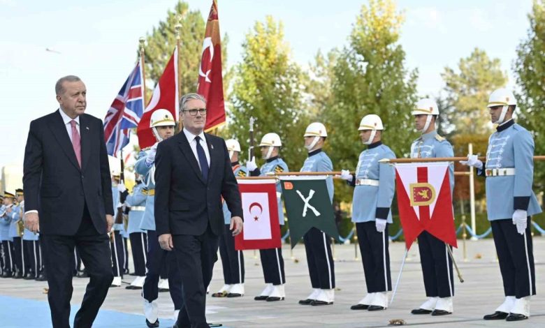 Cumhurbaşkanı Erdoğan İngiltere Başbakanı Starmer’i resmi törenle karşıladı 1 cumhurbaskani erdogan ingiltere basbakani starmeri resmi torenle karsiladi 7f98188a376b |