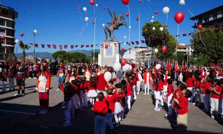 Cumhuriyet’in 102 yılı Edremit’te coşkuyla kutlandı 1 cumhuriyetin 102 yili edremitte coskuyla kutlandi 12389f467a55 |