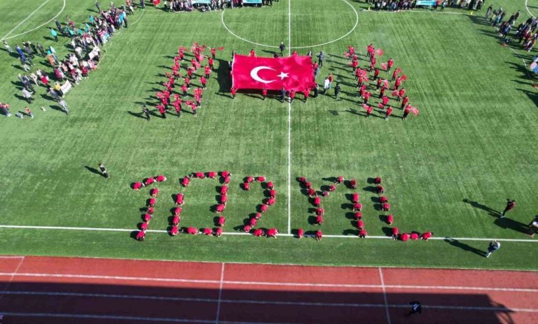 Depremin vurduğu Sındırgı’da Cumhuriyet coşkusu yaşanıyor 1 depremin vurdugu sindirgida cumhuriyet coskusu yasaniyor ee2d5b9bc947 |