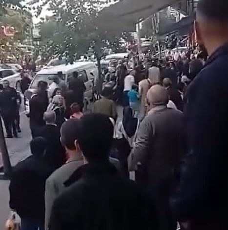 Düğünde aileler arasındaki kavga kameraya yansıdı 1 dugunde aileler arasindaki kavga kameraya yansidi 8bc01e1eabd3 |