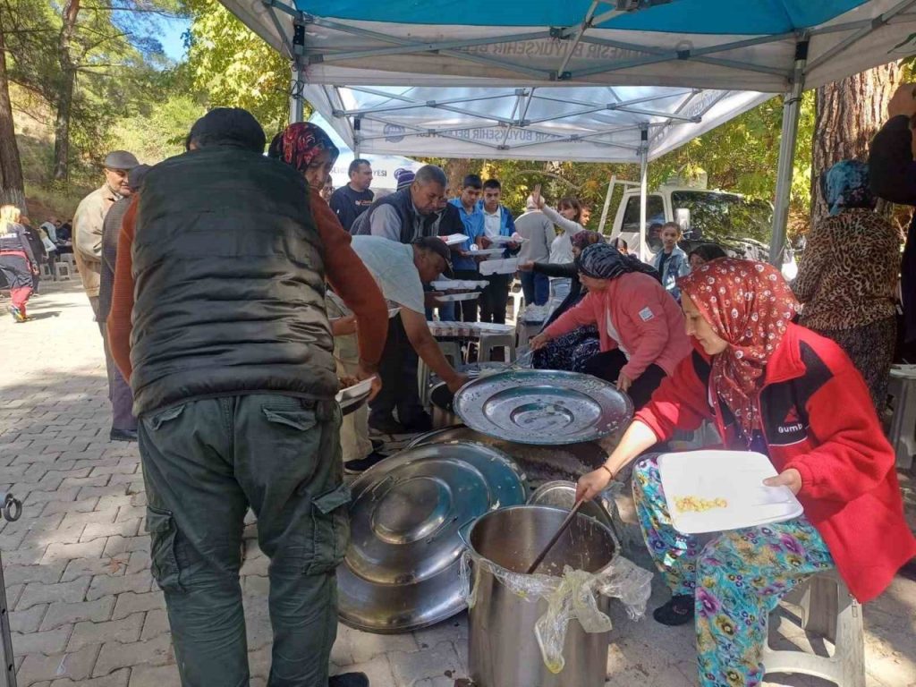 edremitin dereli mahallesi geleneksel koy hayri gerceklestirildi 0250926101f1 |