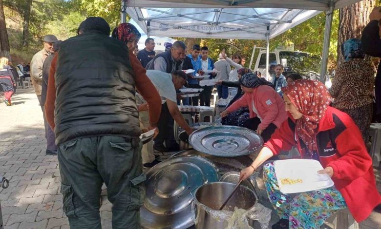 edremitin dereli mahallesi geleneksel koy hayri gerceklestirildi 0250926101f1 |