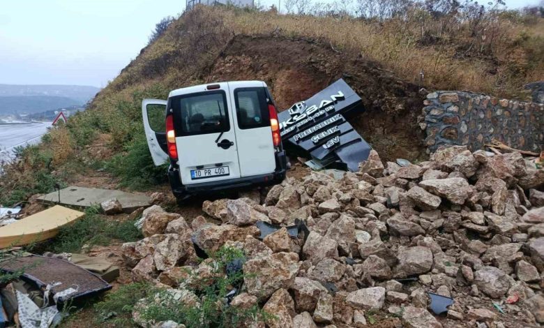 Erdek’te kaygan yolda ticari araç duvara çarptı, sürücü yaralandı 1 erdekte kaygan yolda ticari arac duvara carpti surucu yaralandi d32ffa562aec |