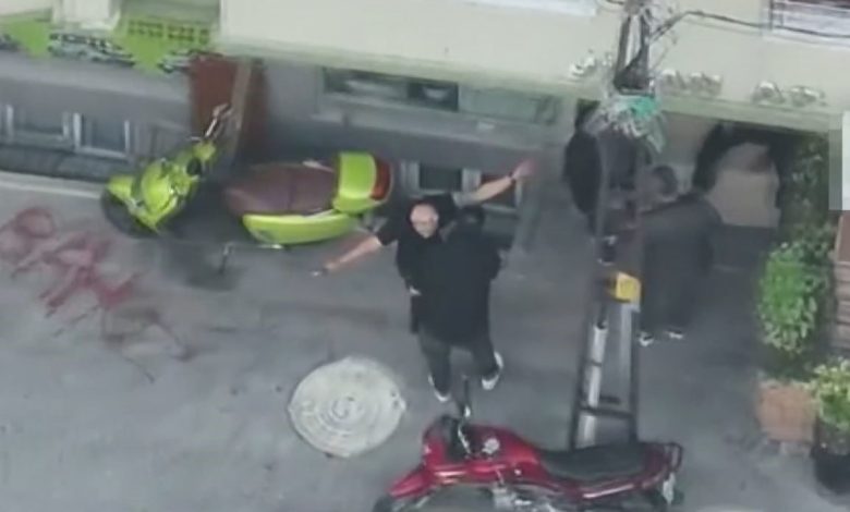 Esenyurt’ta uyuşturucu ticaretine polis baskını: Suçüstü yakalandılar 1 esenyurtta uyusturucu ticaretine polis baskini sucustu yakalandilar cec4d36ff481 |