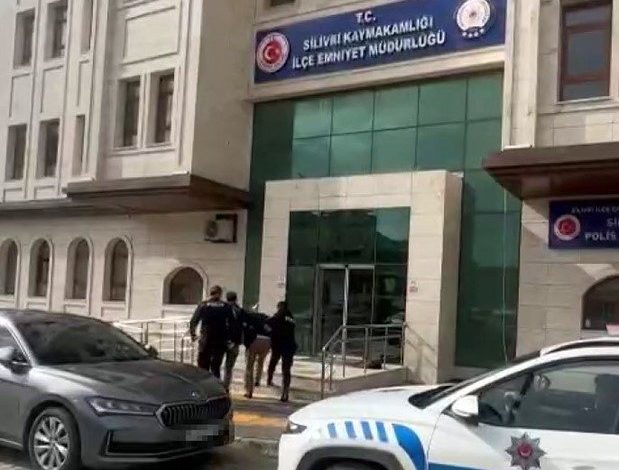 Eski sevgilisi olduğu iddia edilen kadına 15 el ateş eden zanlı Silivri’de yakalandı 1 eski sevgilisi oldugu iddia edilen kadina 15 el ates eden zanli silivride yakalandi 182928794b1b |