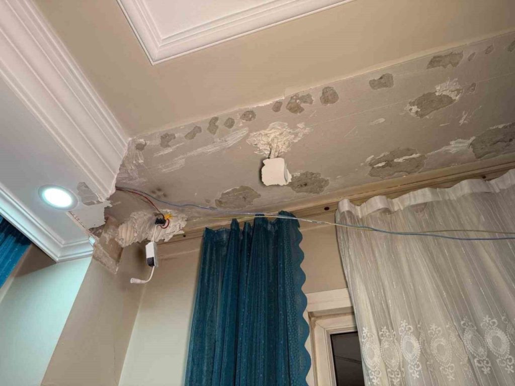 fatihte bir evin tavani deprem sebebiyle coktu 6821dadfc7bd |