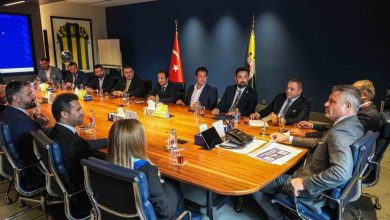 Fenerbahçe Başkanı Sadettin Saran, FBİAD’ı kabul etti 3 fenerbahce baskani sadettin saran fbiadi kabul etti 302dc98973b8 |