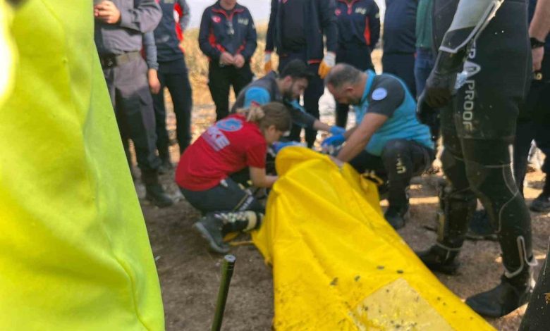Foça’da selde kaybolan yaşlı adamın cenazesine ulaşıldı 1 focada selde kaybolan yasli adamin cenazesine ulasildi 9f956c7d5fd4 |
