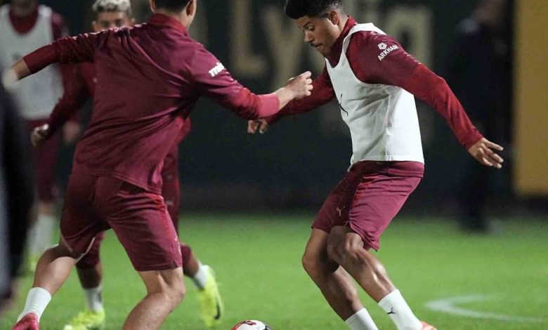 Galatasaray, Başakşehir maçı hazırlıklarına başladı 1 galatasaray basaksehir maci hazirliklarina basladi 969256ebb9a7 |