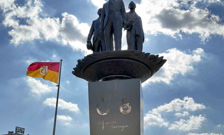 galatasarayda gazi mustafa kemal ataturk tevfik fikret ve ali sami yen anitinin acilisi yapildi 5f880a9e3ab2 |