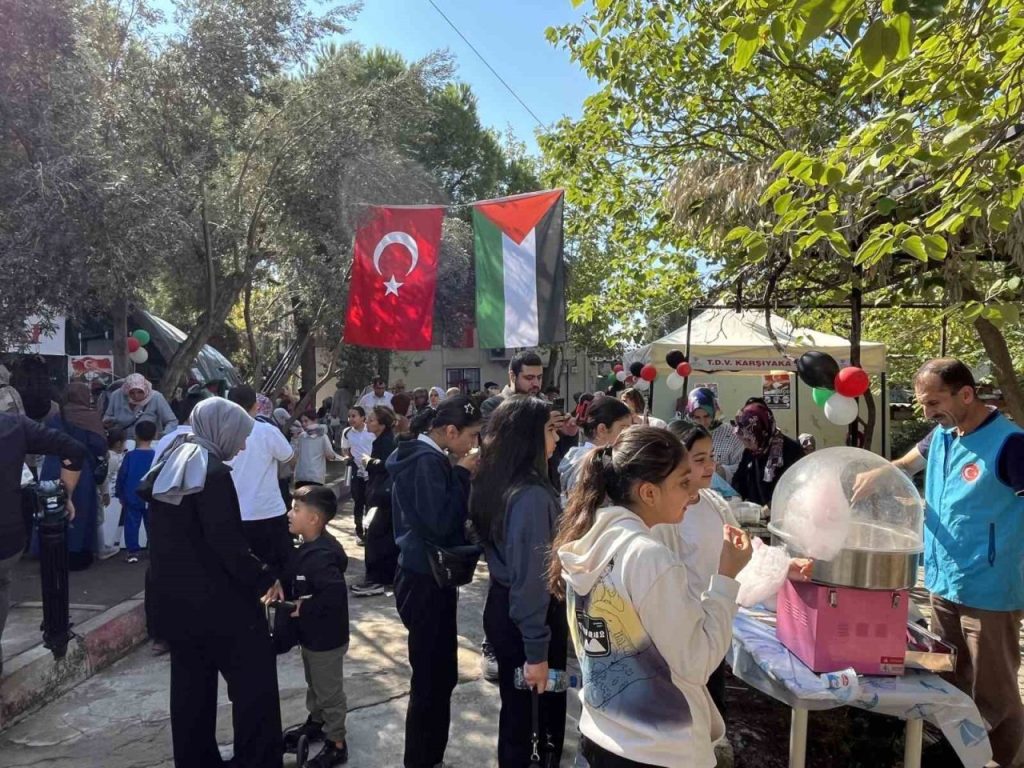 gazze icin izmirde hayir carsisi kuruldu 499ab88f2c43 |