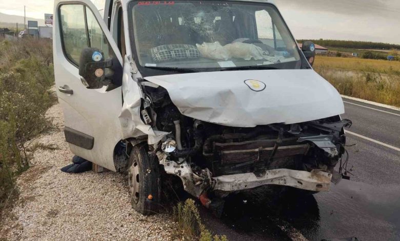 gonende ogrenci servisi ile otomobil carpisti 2 olu 7 ogrenci yarali 751b4b093088 |