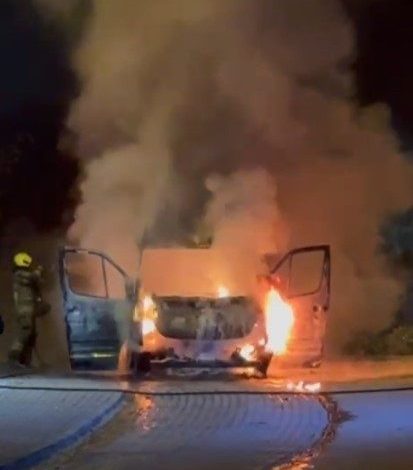 Gözleri önünde minibüs alev alev yandı 1 gozleri onunde minibus alev alev yandi b01dd733043e |