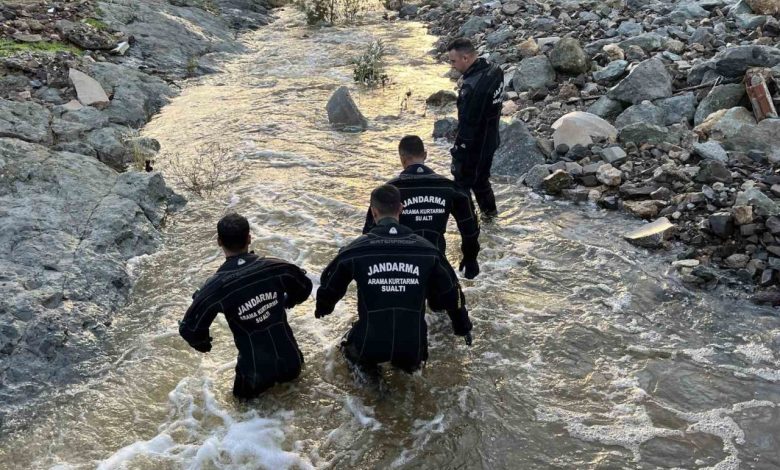 Gün aydınlandı, selde kaybolan vatandaşı bulma çalışmaları yeniden başladı 1 gun aydinlandi selde kaybolan vatandasi bulma calismalari yeniden basladi e99d534d5726 |