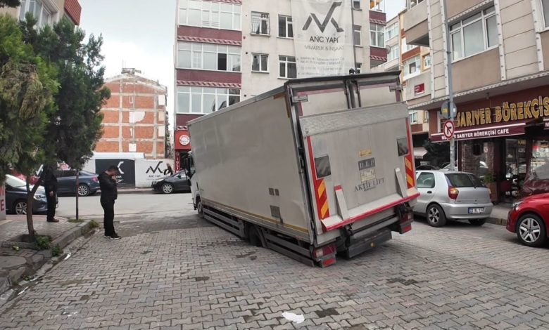 Güngören’de yol çöktü, kamyonet çukura düştü 1 gungorende yol coktu kamyonet cukura dustu c6e5ede26fb4 |