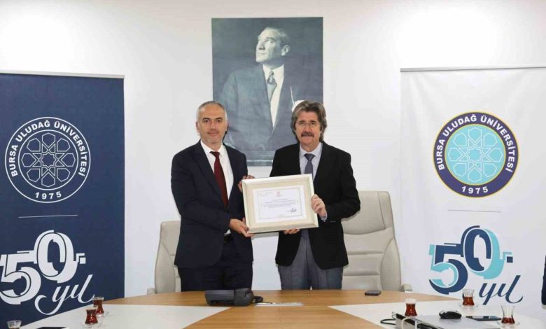 İl Sağlık Müdürlüğü’nden BUÜ’ye özel sertifika 1 il saglik mudurlugunden buuye ozel sertifika ecb91edf0556 |