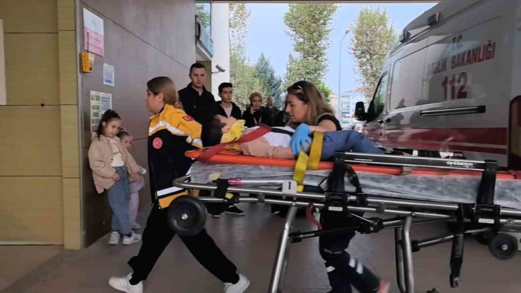 inegolde 3 kattan dusen 5 yasindaki cocuk agir yaralandi a8d89ba0a855 |