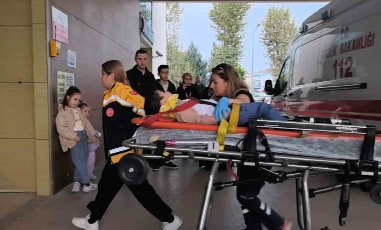 İnegöl’de 3. kattan düşen 5 yaşındaki çocuk ağır yaralandı 1 inegolde 3 kattan dusen 5 yasindaki cocuk agir yaralandi a8d89ba0a855 |