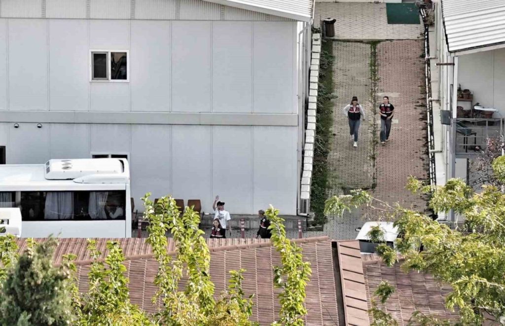 irem derici nisan gununde adli tip kurumunda boyle goruntulendi 0c8b60888b83 |