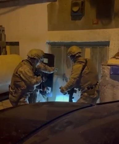 İstanbul merkezli 12 ilde "change" araç operasyonu: 74 gözaltı 1 istanbul merkezli 12 ilde change arac operasyonu 74 gozalti a634ec6cd34b |
