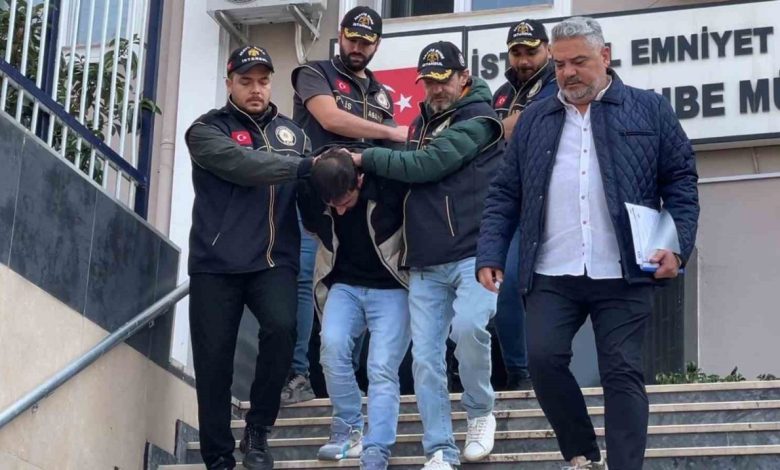 İstanbul’da cinayet anı kamerada: Kamyonetin önünü kesip sürücüyü öldürdüler, Bitlis’te yakalandılar 1 istanbulda cinayet ani kamerada kamyonetin onunu kesip surucuyu oldurduler bitliste yakalandilar 02532edad510 |