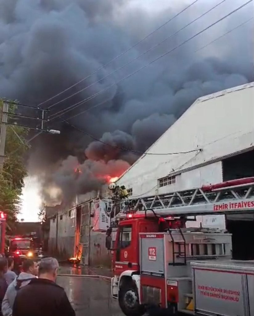 izmir bornovada depo yangini 89c29cb192a8 |