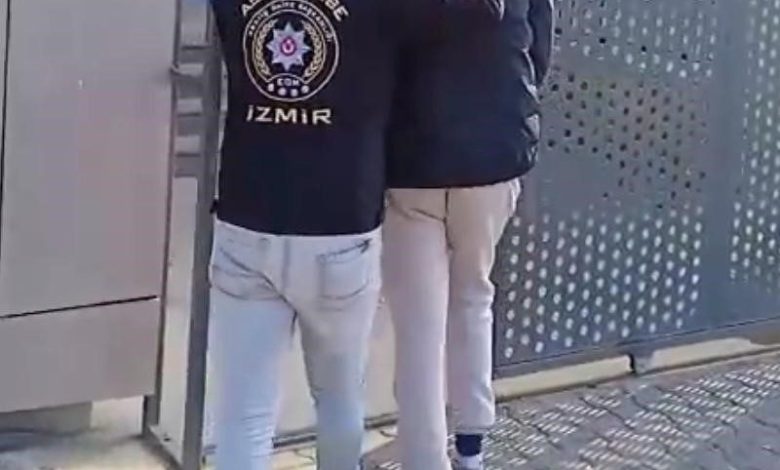 İzmir’de 24 yılla aranan firari yakalandı 1 izmirde 24 yilla aranan firari yakalandi 9a4f169fa567 |