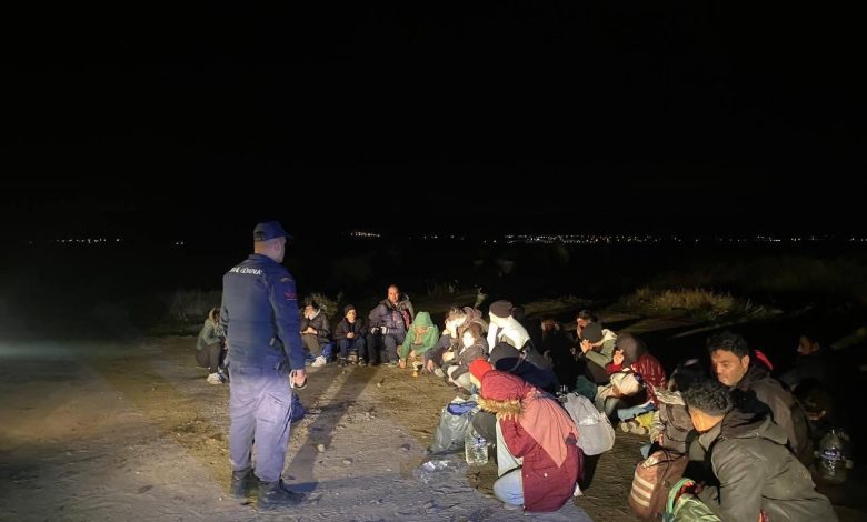 İzmir’de 30 düzensiz göçmen yakalandı 1 izmirde 30 duzensiz gocmen yakalandi 483cadb26559 |