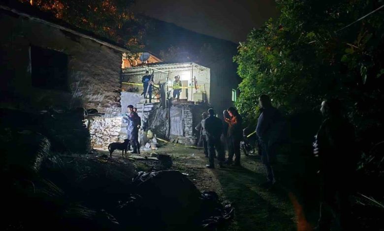 İzmir’de aile faciası: Oğlunu öldürdü, eşini ağır yaraladı 1 izmirde aile faciasi oglunu oldurdu esini agir yaraladi 635e01bddd29 |