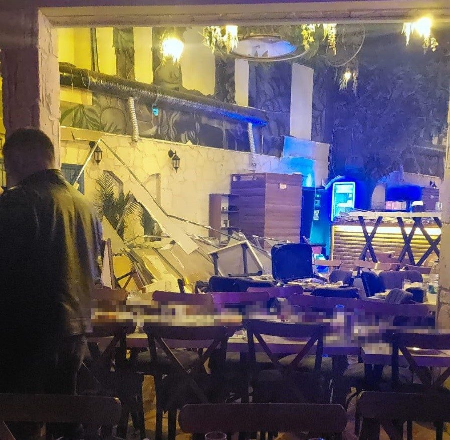 izmirde eglence mekaninda faciaya kil payi 6 yarali 350d373b0f18 |