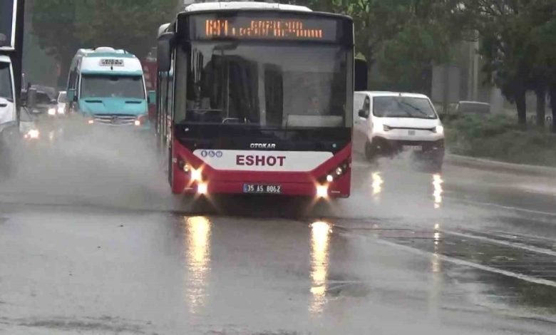 İzmir’de etkili olan sağanak yağış, günlük yaşamı zorlaştırdı 1 izmirde etkili olan saganak yagis gunluk yasami zorlastirdi 24d409744257 |