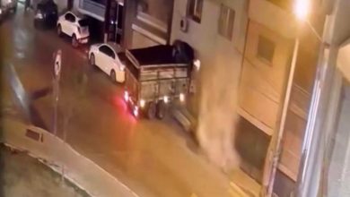 İzmir’de freni boşalan kamyon duvarı yıkıp eve girdi 6 izmirde freni bosalan kamyon duvari yikip eve girdi b4fadb82bcdb |
