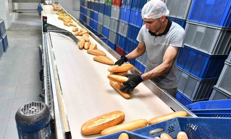 izmirde halk ekmeke zam 210 gram ekmek 10 tl oldu d734fbcc3e68 |