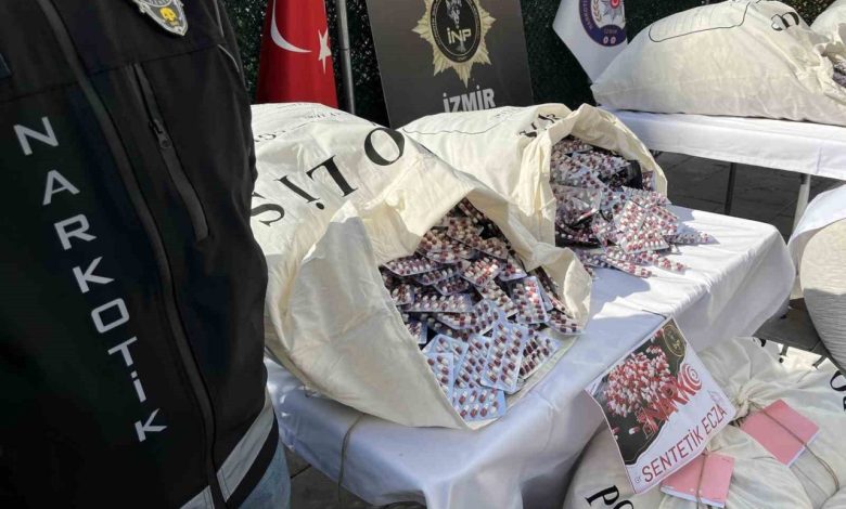izmirde rekor miktarda sentetik ecza yakalandi c79c54da5c42 |
