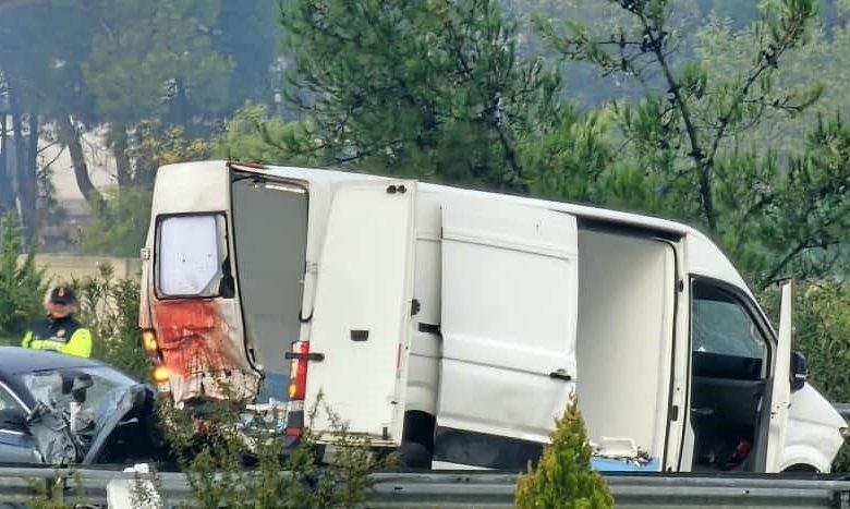 izmirde zincirleme trafik kazasi 1 olu 3 yarali 6fa4ca52bab3 |