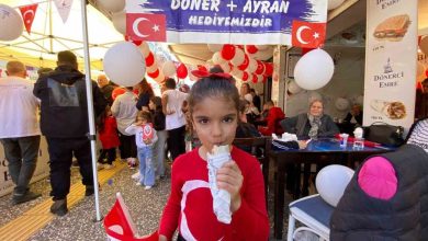 izmirli donerci gelenegi surdurdu 29 ekimde cocuklara ucretsiz doner ikrami 5c08fdb0eadd |