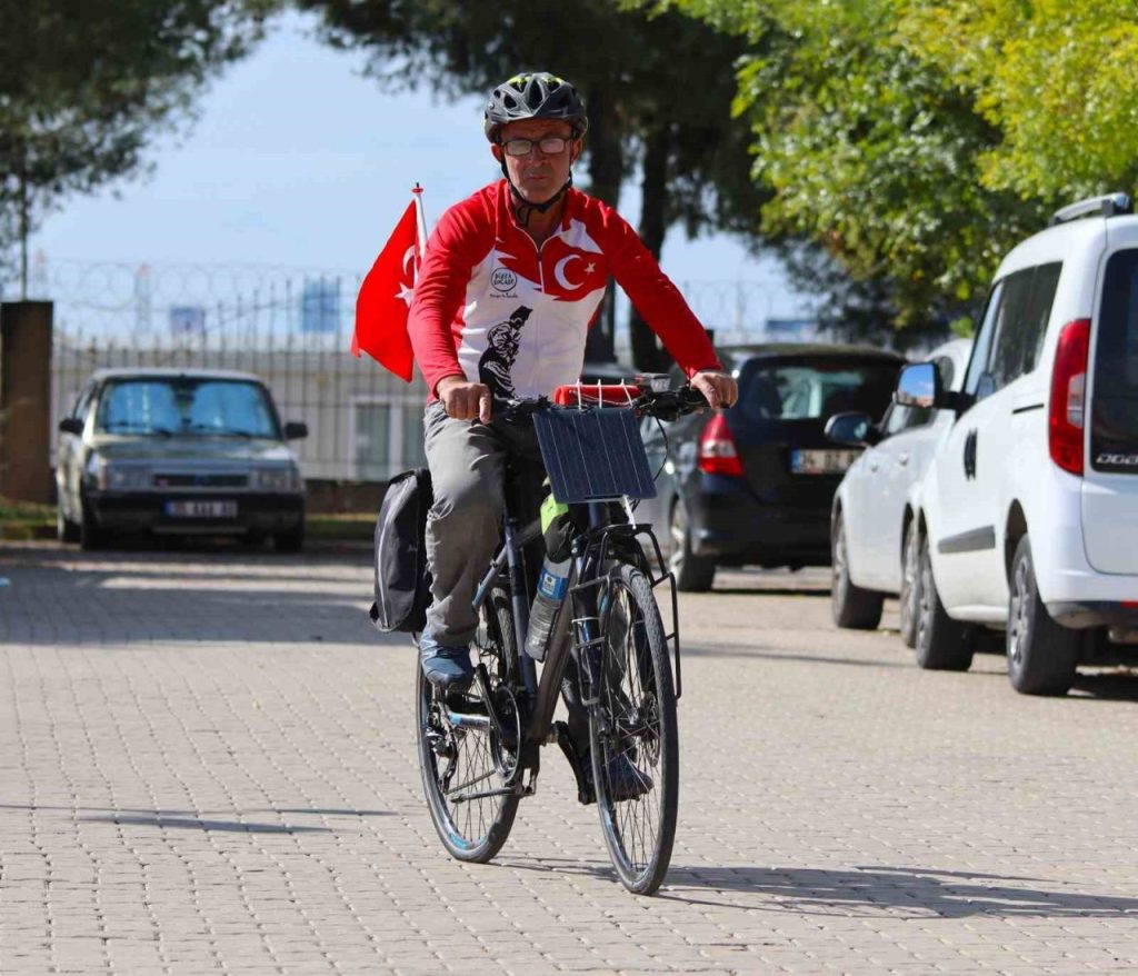 izmirli gezgin asrin felaketine farkindalik icin pedal ceviriyor 7d9c07290542 |