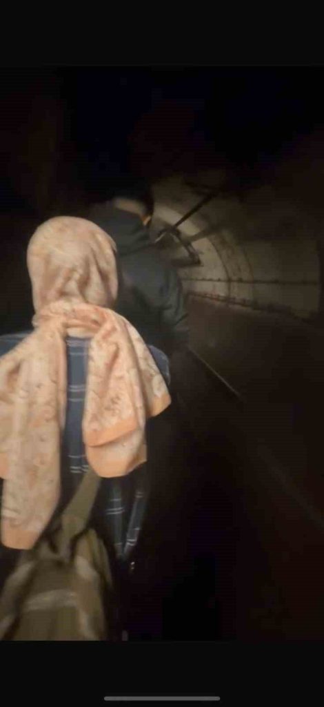 kadikoy metrosunda intihar girisimi vatandaslar raylarda yurudu f651e40e15c1 |